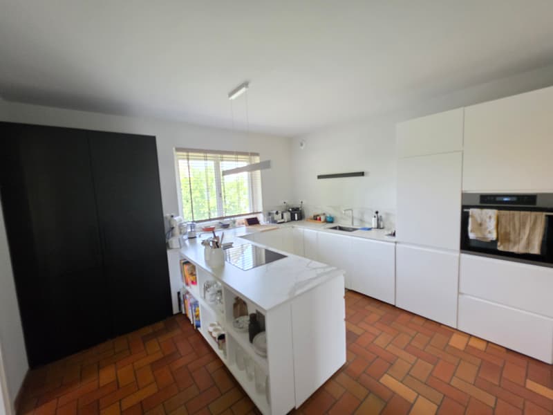 Spacieuse maison rénovée avec 5 chambres sur 18 ares (8)