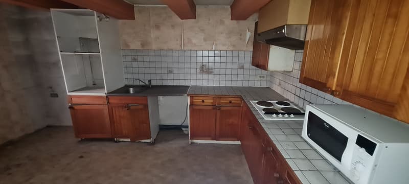 Bauernhof mit Nebengebäuden und Scheune (11)