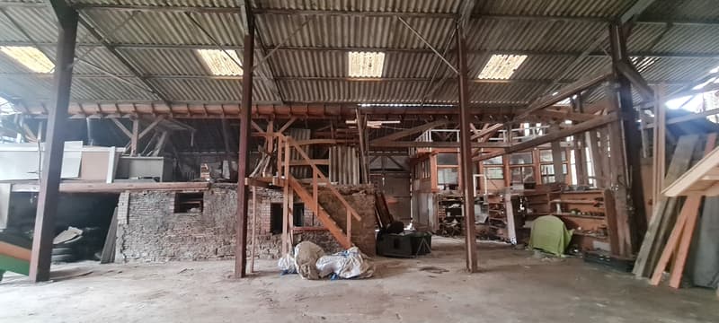 Bauernhof mit Nebengebäuden und Scheune (9)