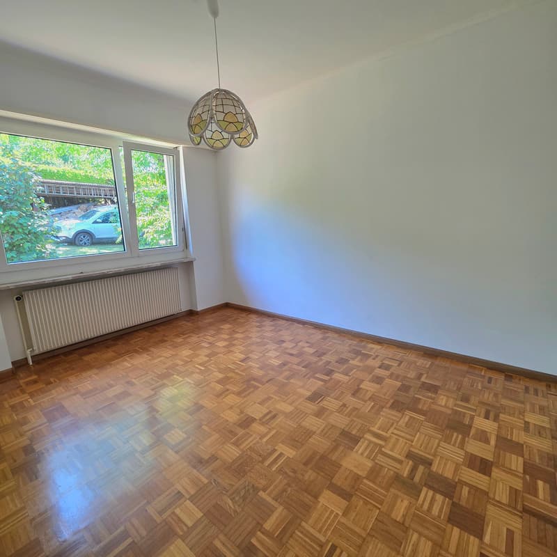 Familienvilla mit großem Potenzial, 156 m² mit großem Grundstück und freier Aussicht (4)