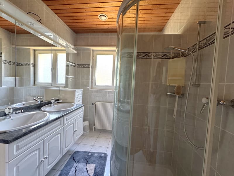Familienvilla mit großem Potenzial, 156 m² mit großem Grundstück und freier Aussicht (11)
