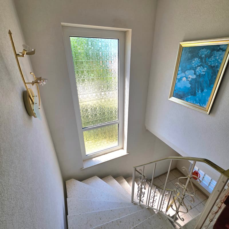 Familienvilla mit großem Potenzial, 156 m² mit großem Grundstück und freier Aussicht (6)