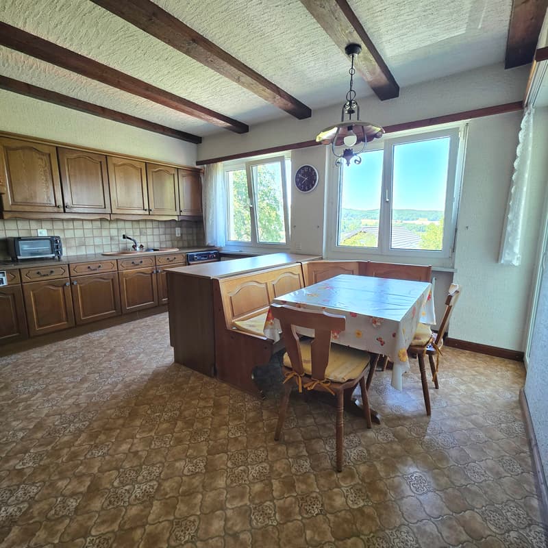Familienvilla mit großem Potenzial, 156 m² mit großem Grundstück und freier Aussicht (8)