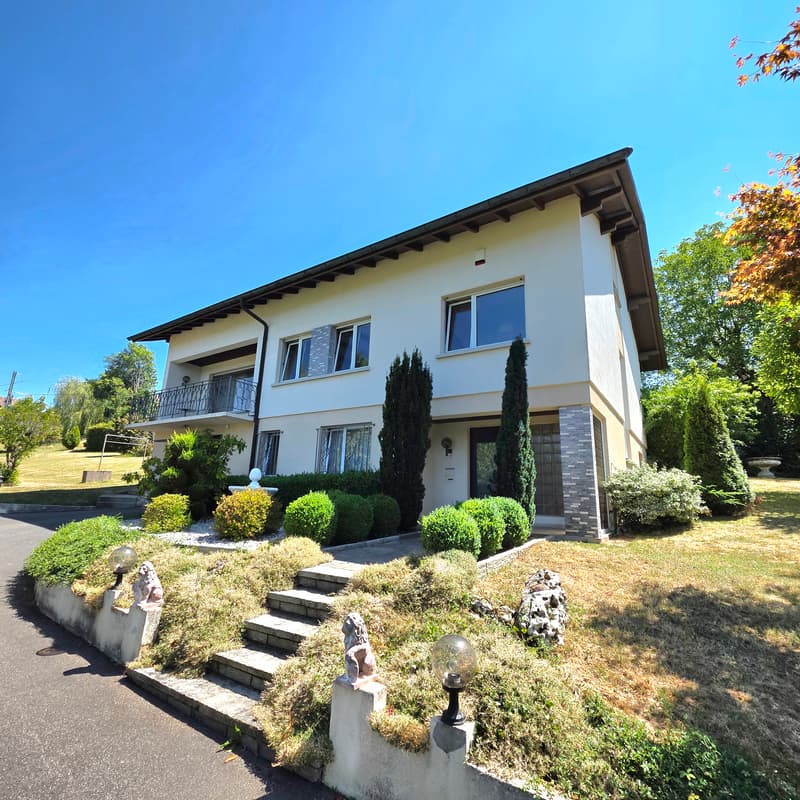Familienvilla mit großem Potenzial, 156 m² mit großem Grundstück und freier Aussicht (1)