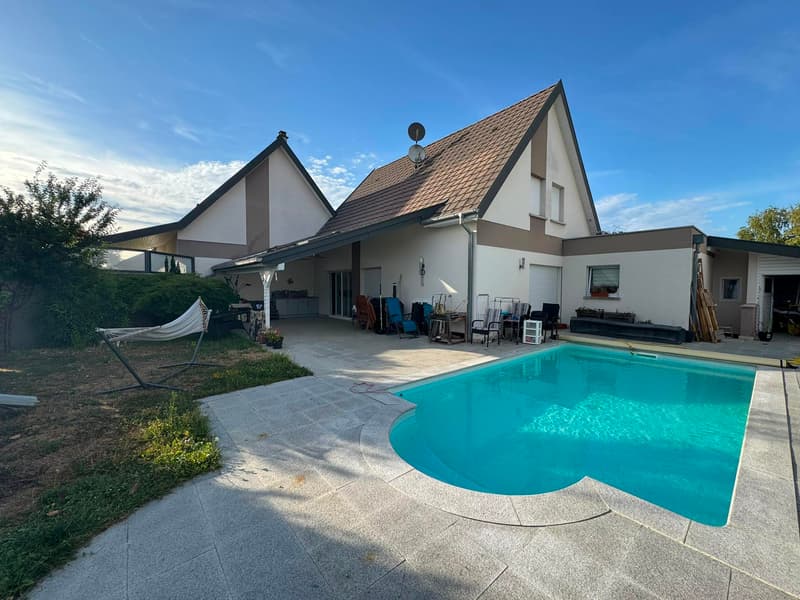 Le charme d'une maison familiale avec piscine dans un secteur privilégié (1)