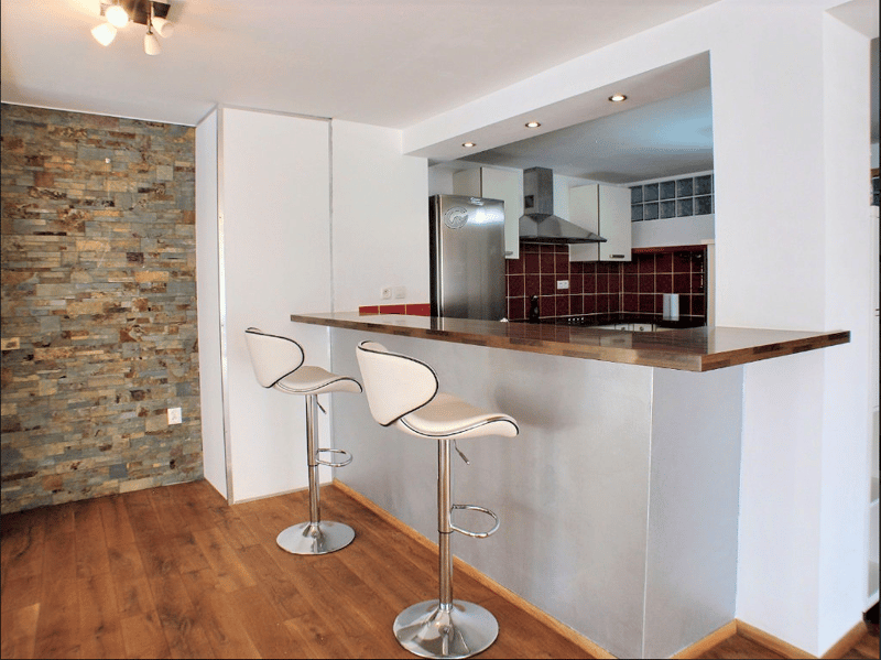 Spacieux F2 de 94m² meublé (4)