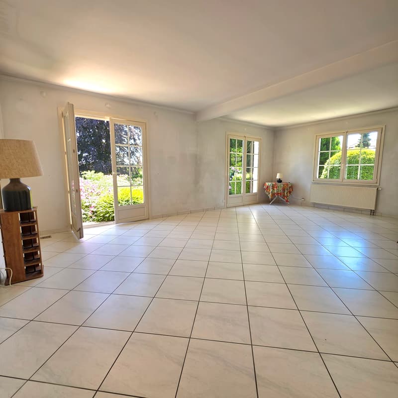 Maison de plain-pied dans un cadre verdoyant exceptionnel de 31 ares (7)