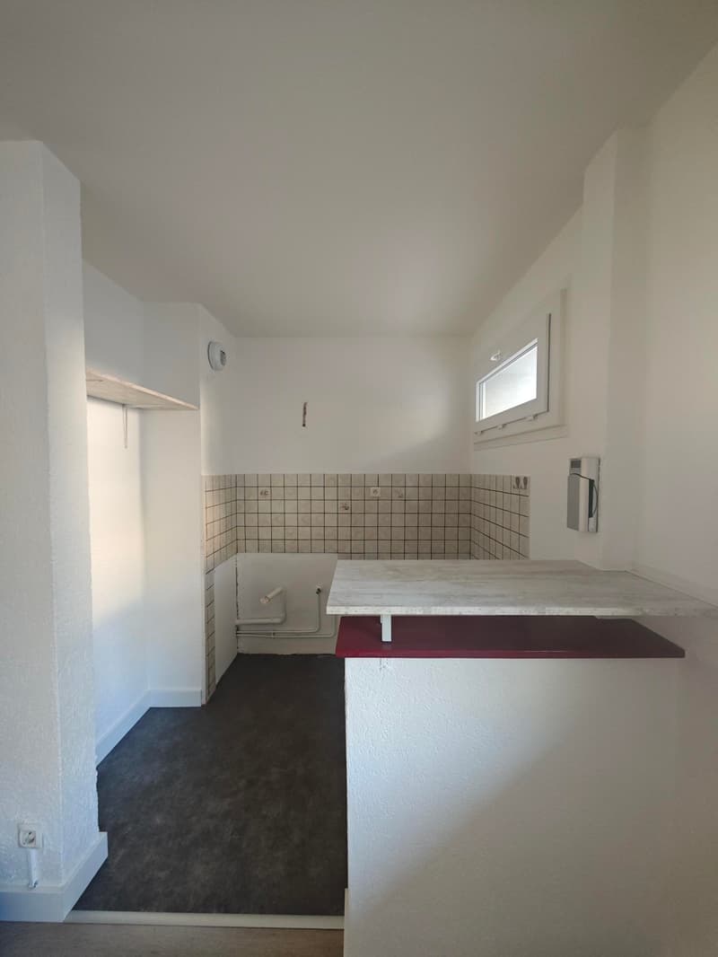 Studio de 24,89 m² avec cave, idéalement situé à proximité de toutes les commodités. (4)