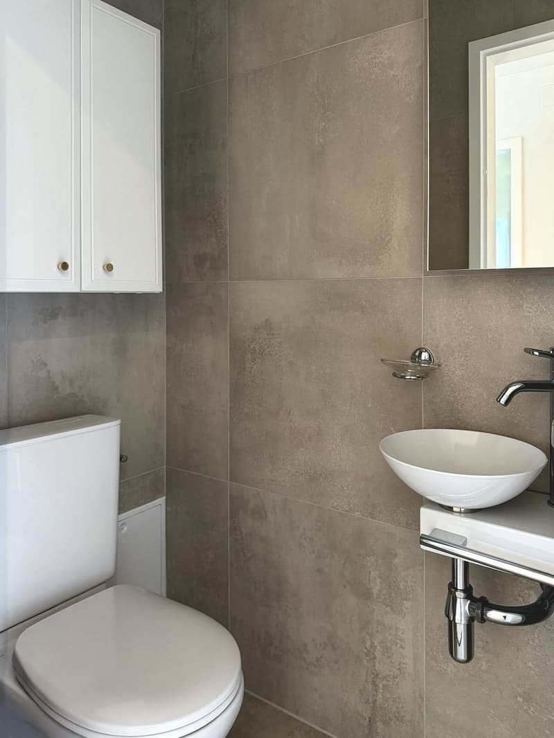 Appartement de 3.5 pièces avec piscine, entièrement rénové ! (8)