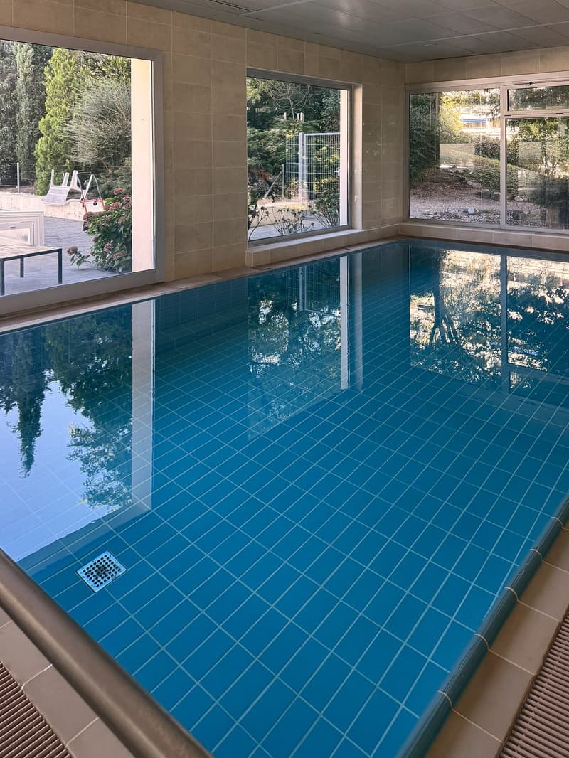 Appartement de 3.5 pièces avec piscine, entièrement rénové ! (11)