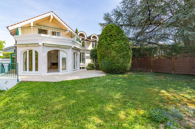 Beautiful individual villa with garden in Vésenaz (1)