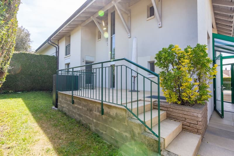 Beautiful individual villa with garden in Vésenaz (2)