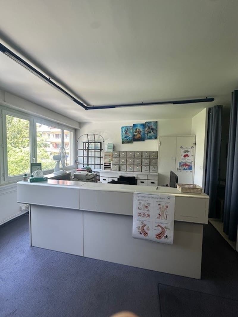 Local commercial / cabinet médical d'env. 74 m2 aux Acacias (2)
