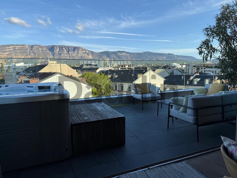 7-room attic with panoramic view in Carouge (7)
