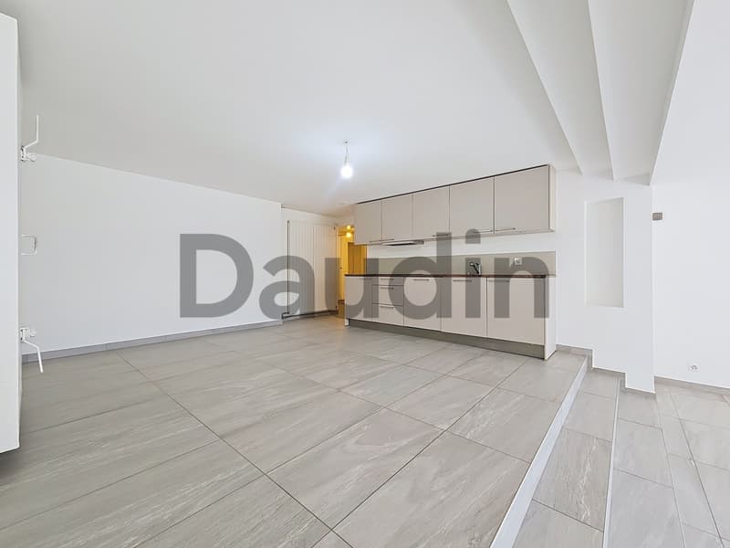 Individual villa with 14 rooms, completely renovated (10)