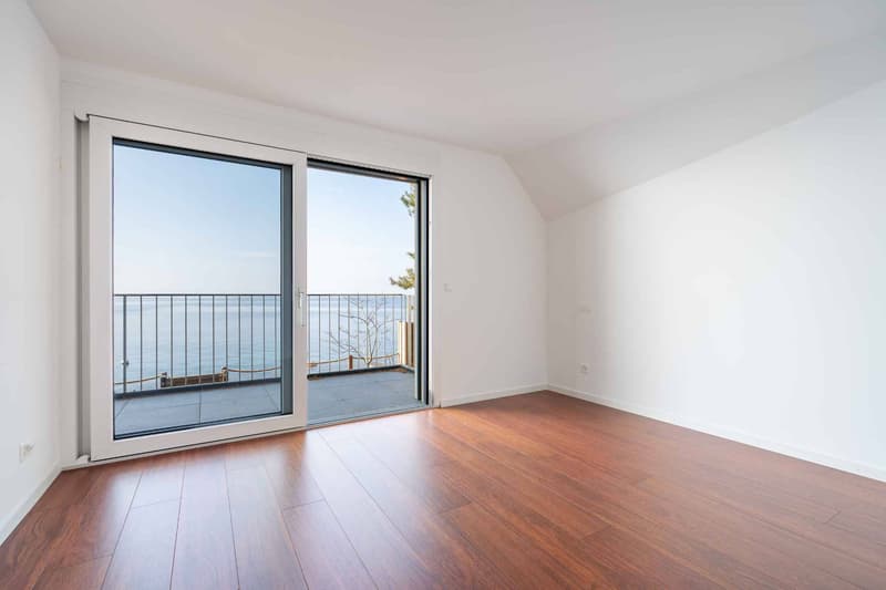 Exceptional waterfront property (6)