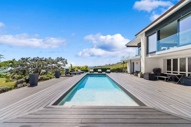 Exceptional villa with pool and panoramic view of the lake (9)