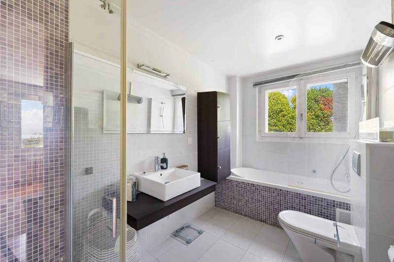 Exceptional villa with pool and panoramic view of the lake (5)