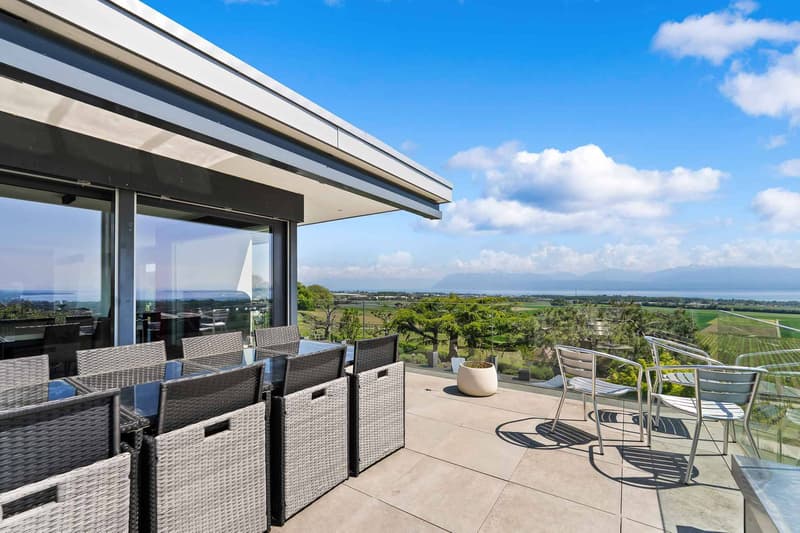 Exceptional villa with pool and panoramic view of the lake (8)