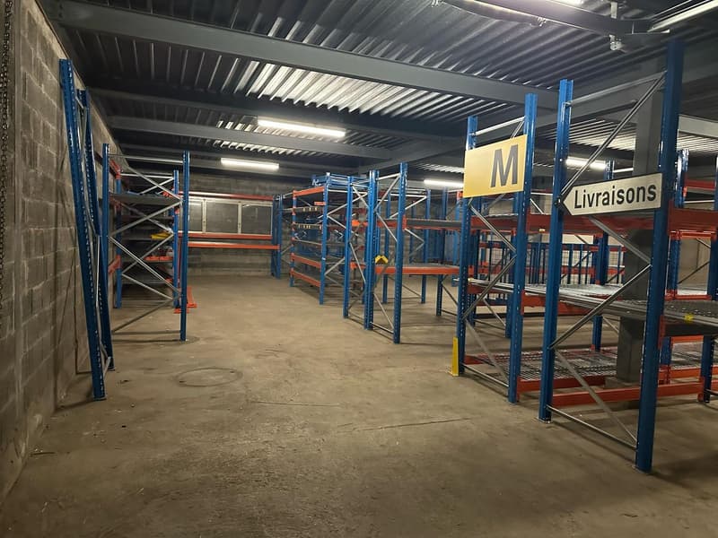 Lagerfläche von 263m2 zur Miete im Zentrum von Cernier (4)