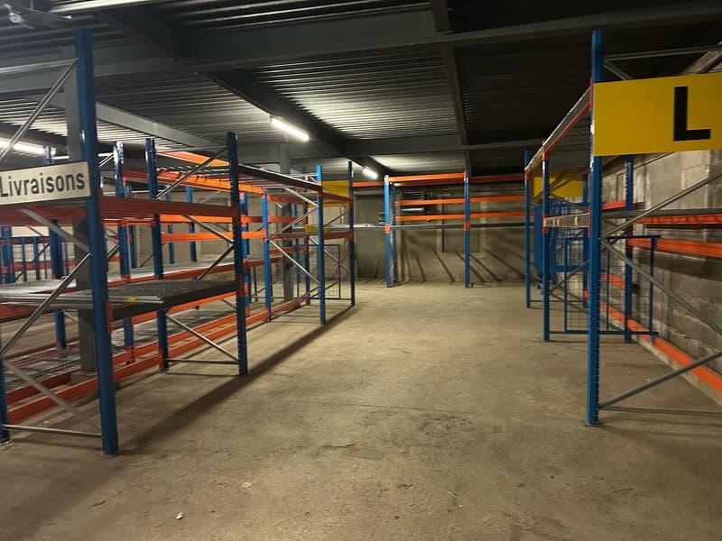 Lagerfläche von 263m2 zur Miete im Zentrum von Cernier (3)
