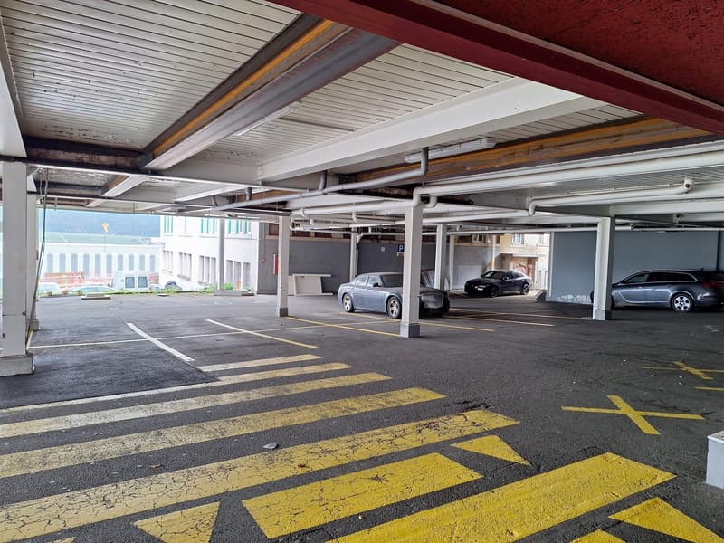 Lagerfläche von 263m2 zur Miete im Zentrum von Cernier (2)