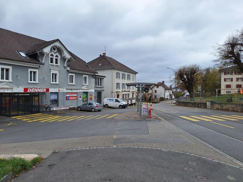 Lagerfläche von 263m2 zur Miete im Zentrum von Cernier (1)