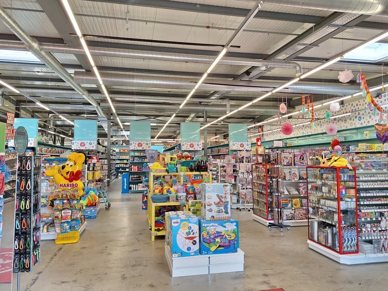 Zu Vermieten: Gewerbefläche in Etoy – Strategische Lage (3)