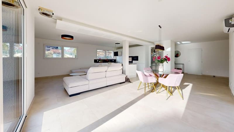 Maison à étage unique moderne avec finitions de haute qualité et vues ouvertes (4)