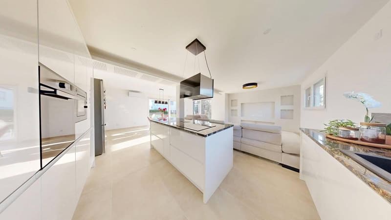 Maison à étage unique moderne avec finitions de haute qualité et vues ouvertes (5)