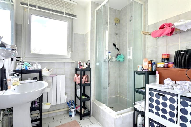 4-bedroom apartment with 74.40 m² on the 1st floor in Village-Neuf (13)