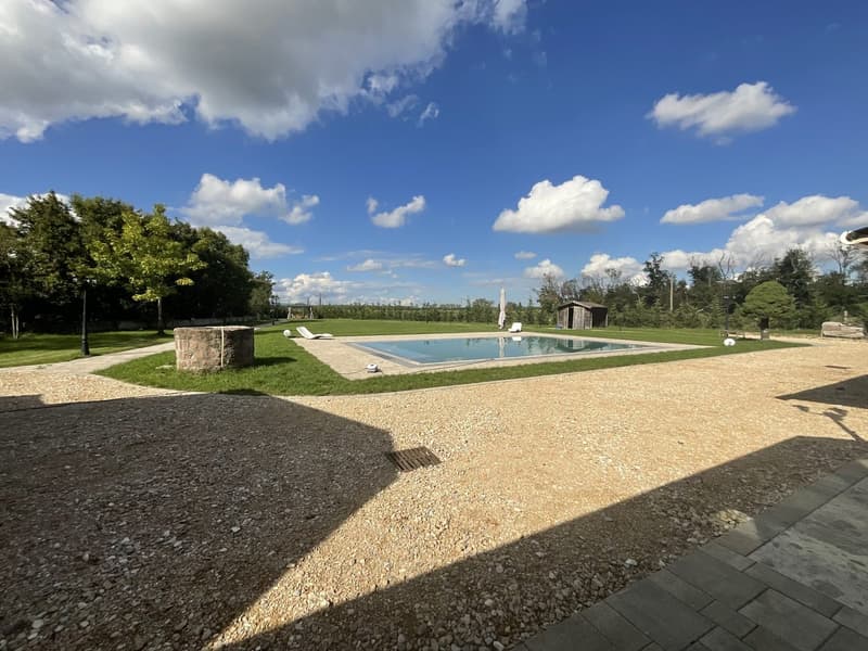 Außergewöhnliche Villa mit Gästehaus, Wellnessbereich und großem Park (2)