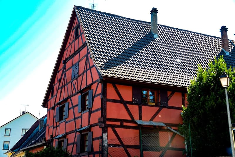 Authentic Alsatian House with Outbuildings and 1,261 m² Plot in the Heart of Hégenheim (5)