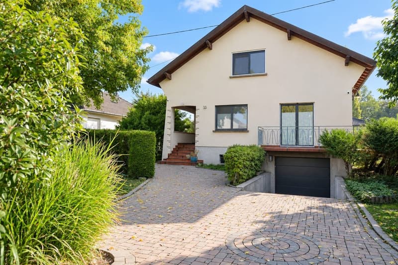 Spacious 5-Bedroom Family Home, 165 m², Full Basement and 3-Car Garage in Sausheim (1)