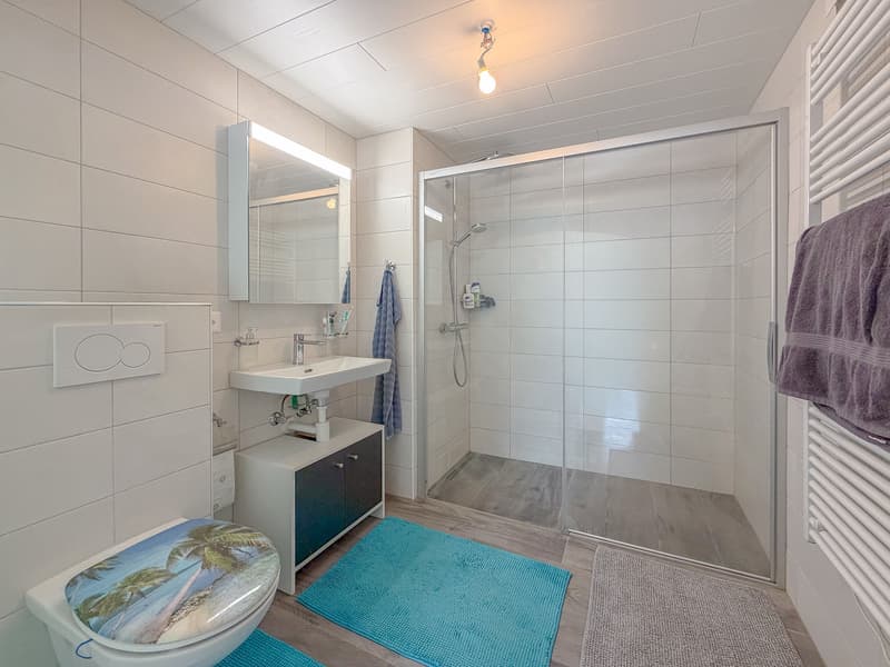 Rez inférieur - appartement rénové de 2.5 pièces