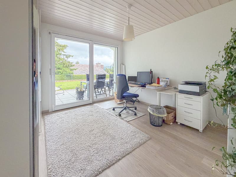 Chambre no 2 avec accès à la terrasse au rez-de-chaussée