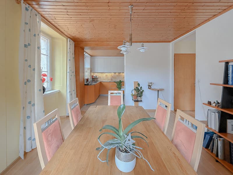 Rez-de-chaussée, salle à manger ouverte sur la cuisine
