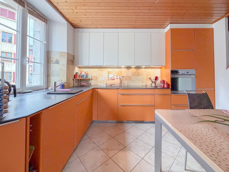Rez-de-chaussée, cuisine agencée