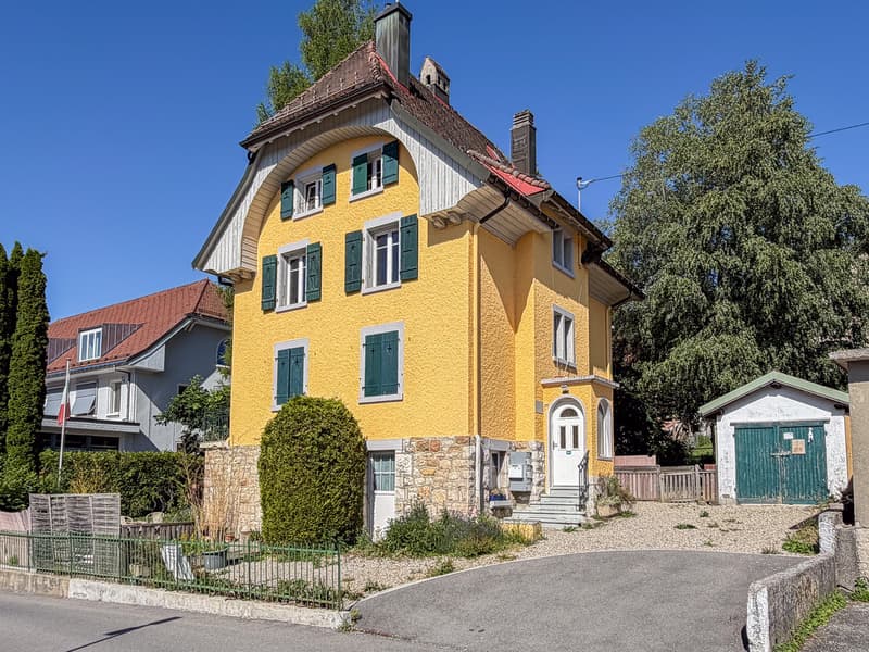 Mietshaus mit 4 Wohnungen und 1 Garage im Zentrum von Ste-Croix (1)