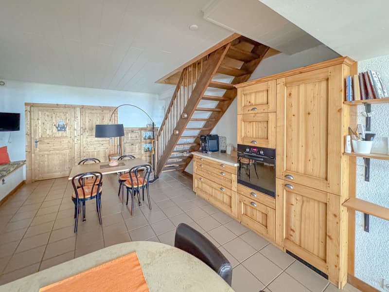 Duplex de 5 pces au rez - grande cuisine agencée ouverte