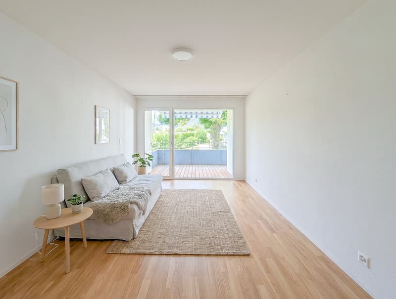 Chambre no 2 avec accès à la salle d'eau et au balcon