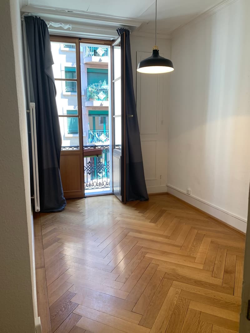 RUE DES PAQUIS - Appartement de 5 pièces au 2ème étage (8)