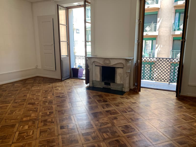 RUE DES PAQUIS - Appartement de 5 pièces au 2ème étage (5)