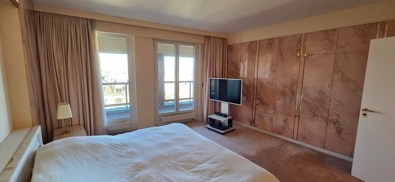 Unique location for this superb apartment close to all amenities (6)