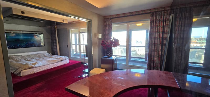 Unique location for this superb apartment close to all amenities (10)