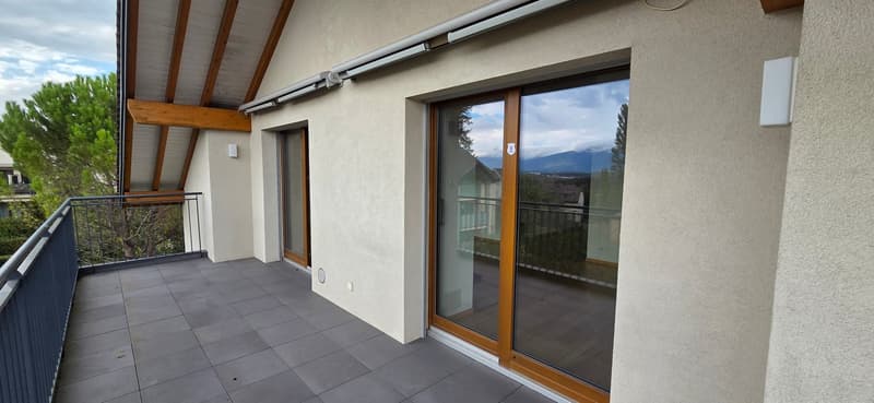 Superbe appartement en attique de 7.5 pièces à Bernex (3)