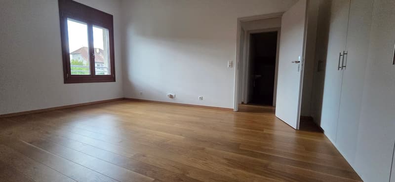 Superbe appartement en attique de 7.5 pièces à Bernex (12)