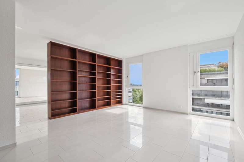 Bright 3.5-room apartment with a view in Zurich including 2 garage parking spaces (3)
