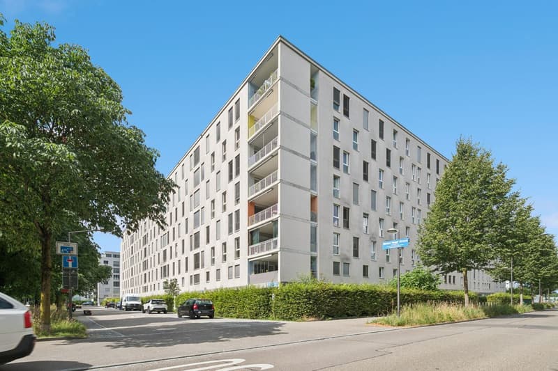 Bright 3.5-room apartment with a view in Zurich including 2 garage parking spaces (1)