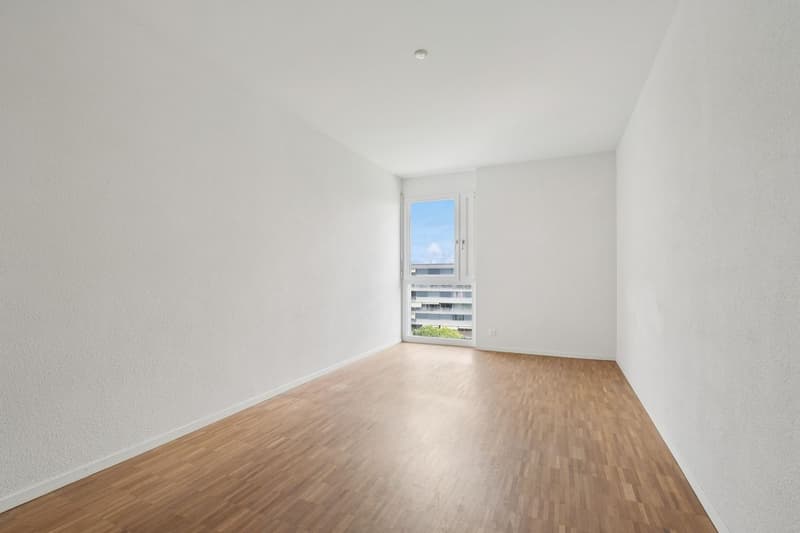 Bright 3.5-room apartment with a view in Zurich including 2 garage parking spaces (7)